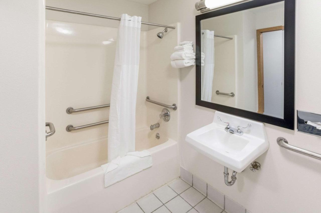 Rochelle Quality Inn מראה חיצוני תמונה