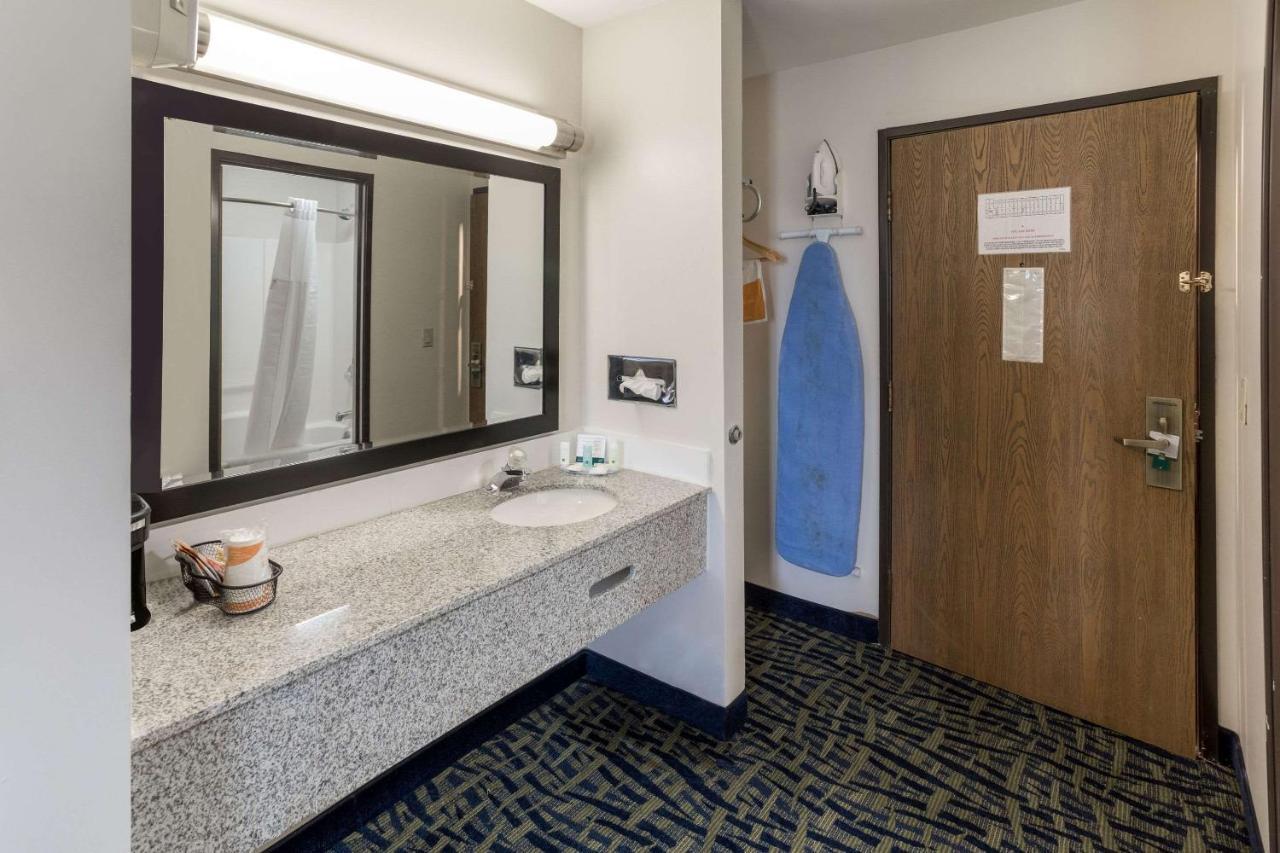 Rochelle Quality Inn מראה חיצוני תמונה
